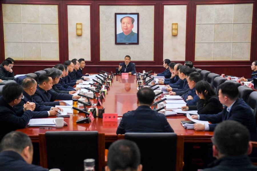 許忠建主持召開市委經(jīng)濟工作務(wù)虛會